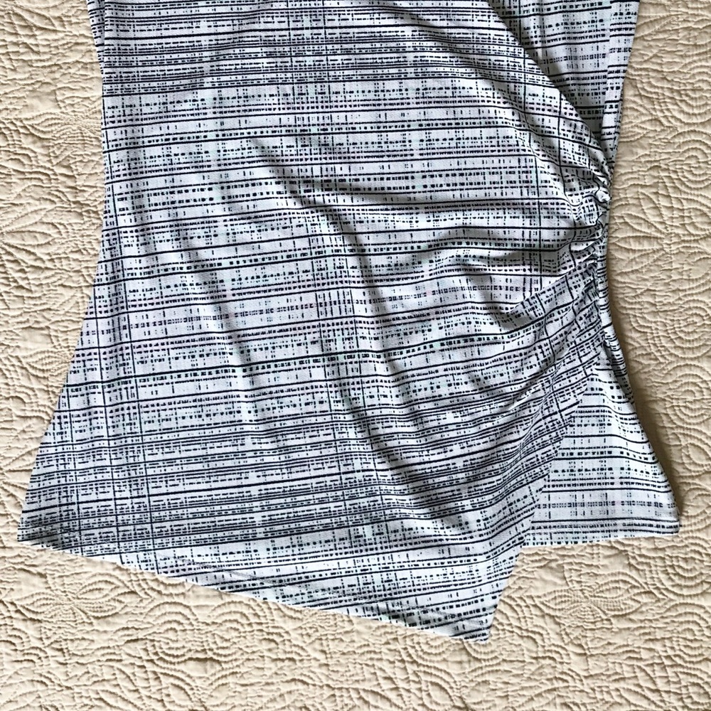 Ann Taylor Sleeveless Blouse - Picture 2 of 6